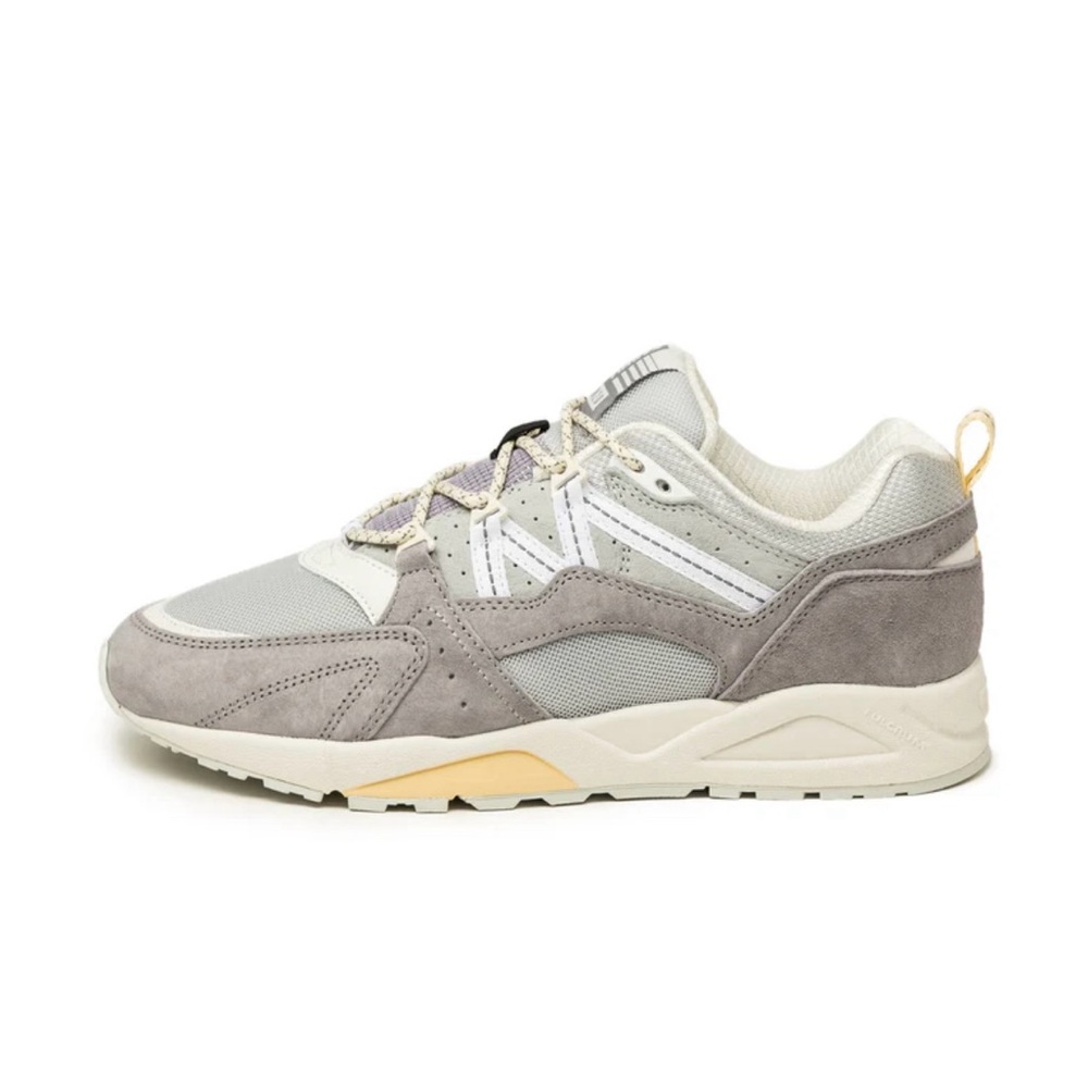 Women’s Karu runners size 9. Worn only a few times. Great condition.